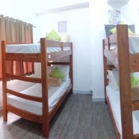 V - Rooms Hostel (Adults Only) San Pedro Makati Eksteriør billede
